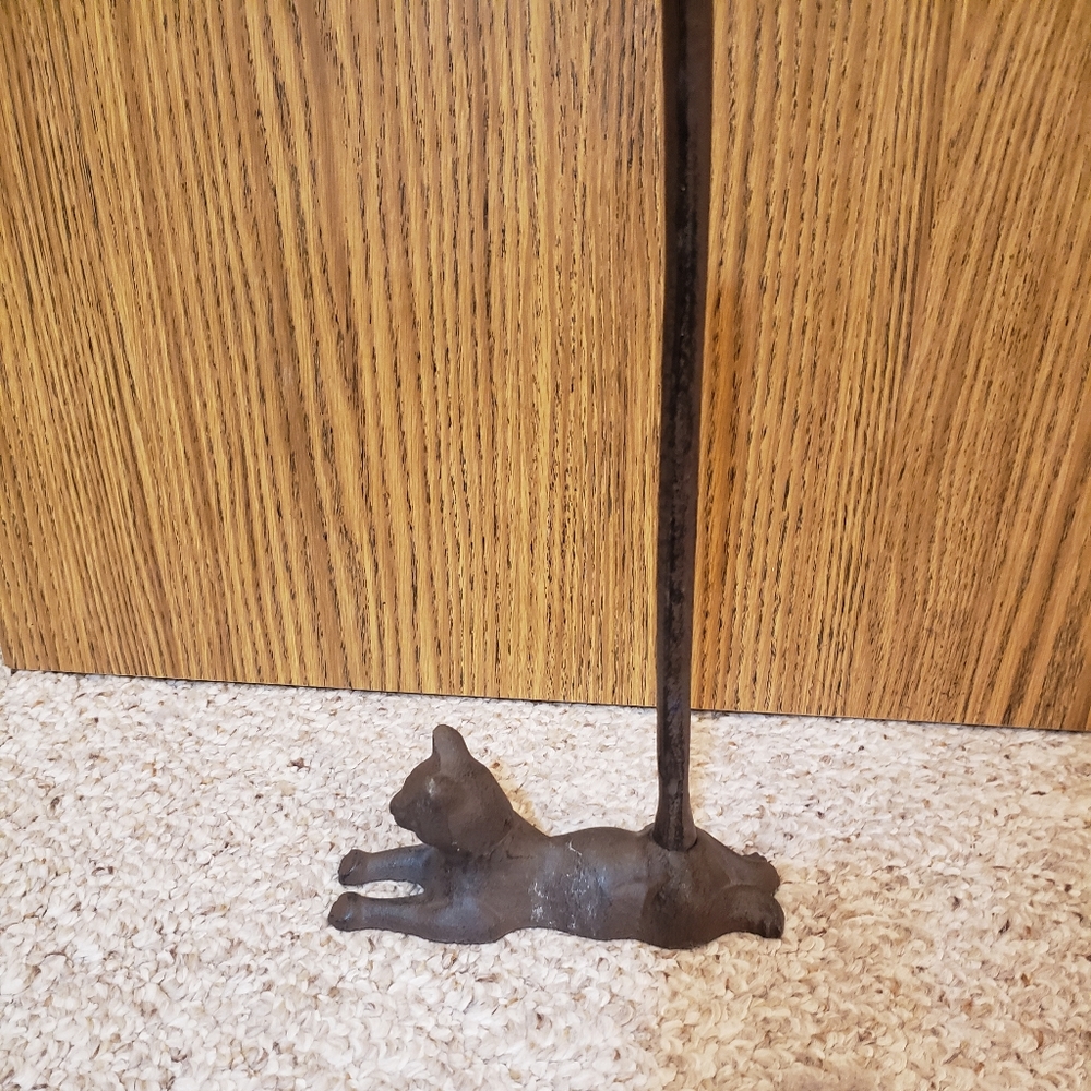Cat paper towel holder